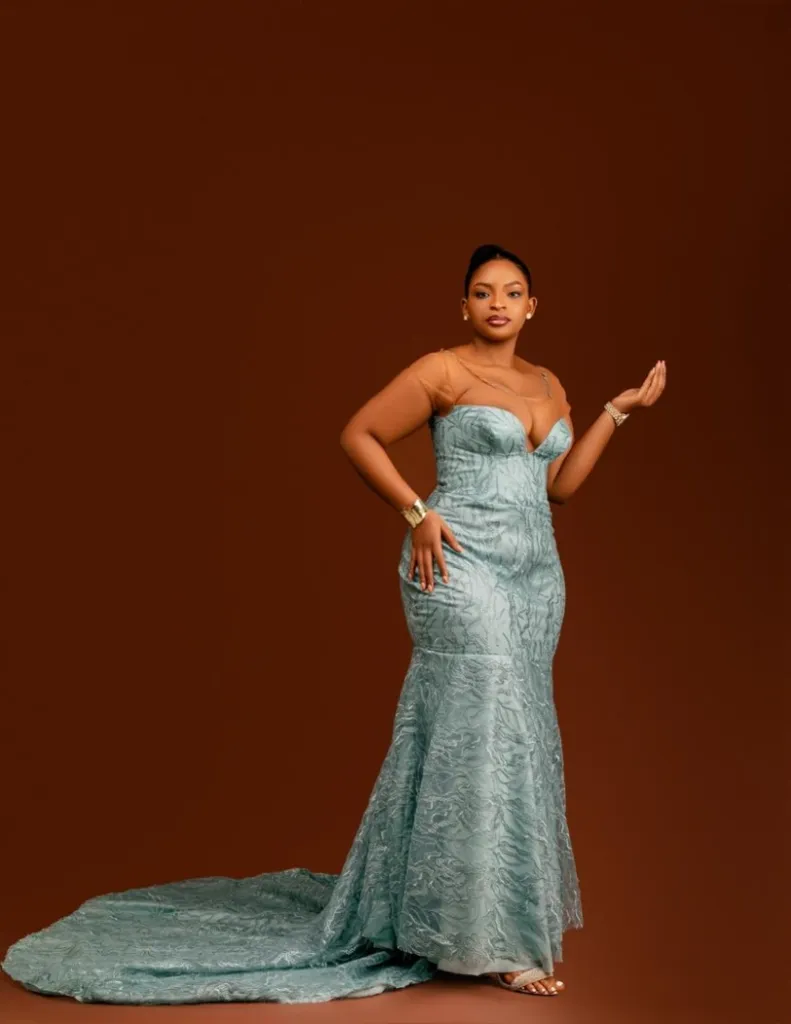 Gown (Platinum) (Small)