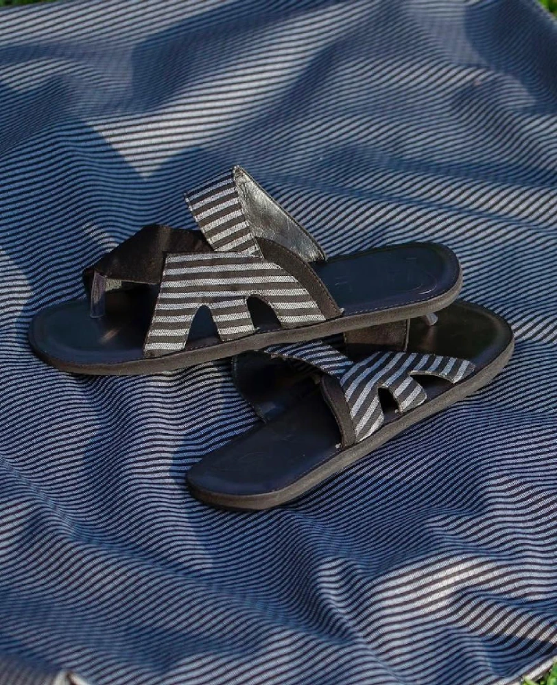 Sandal black with more white