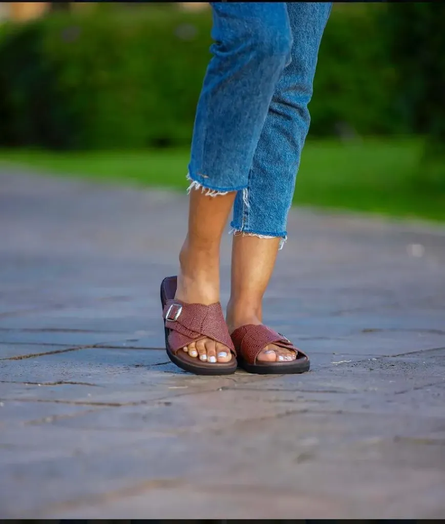 Sandal chocolate with back sling